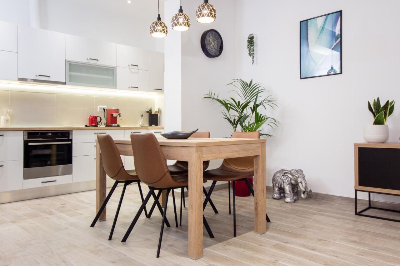 Utopia Apartments Σπλιτ Εξωτερικό φωτογραφία