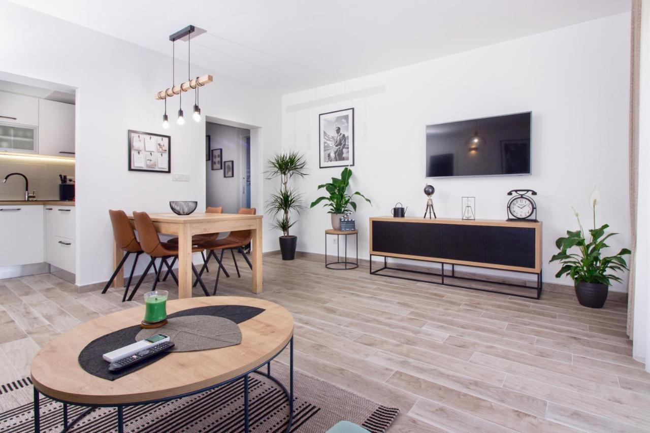 Utopia Apartments Σπλιτ Εξωτερικό φωτογραφία