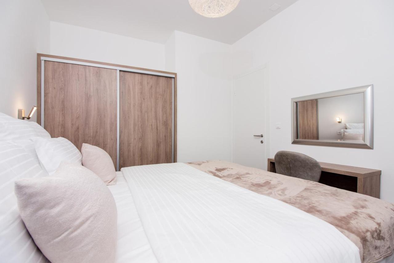 Utopia Apartments Σπλιτ Εξωτερικό φωτογραφία